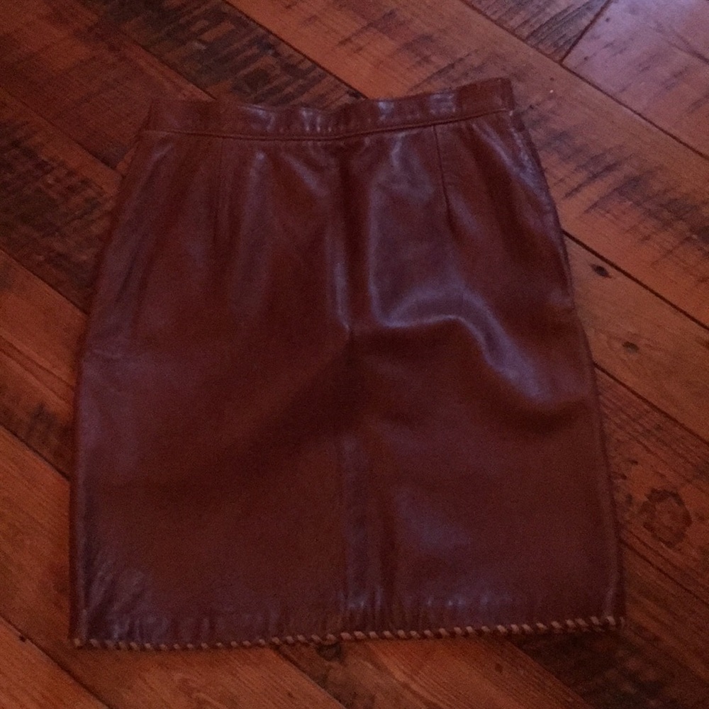 Patricia Wolfe size 8 lined leather skirt